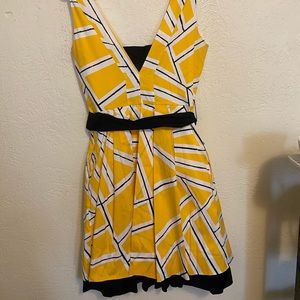 Diane Von Furstenberg dress size 8 perfect for Derby Day, Baby Shower, & Spring